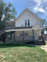 441 Addison St, Unit Four in Elgin, IL - Building Photo