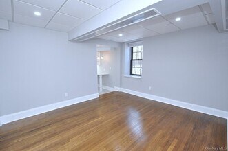 105 Garth Rd in Scarsdale, NY - Building Photo - Building Photo