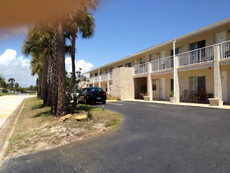 2417 N Oleander Ave in Daytona Beach, FL - Building Photo