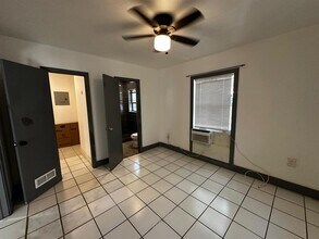 1418 SW 27th St, Unit 4 in Fort Lauderdale, FL - Building Photo - Building Photo