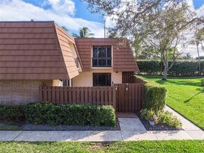 825 Center St in Jupiter, FL - Building Photo - Building Photo