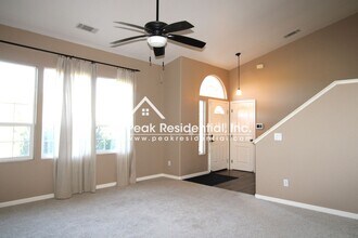 201 Swenson Ct in Auburn, CA - Foto de edificio - Building Photo