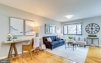 1200 S Arlington Ridge Rd in Arlington, VA - Building Photo - Building Photo