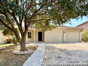 6910 Lunar Way in Converse, TX - Building Photo