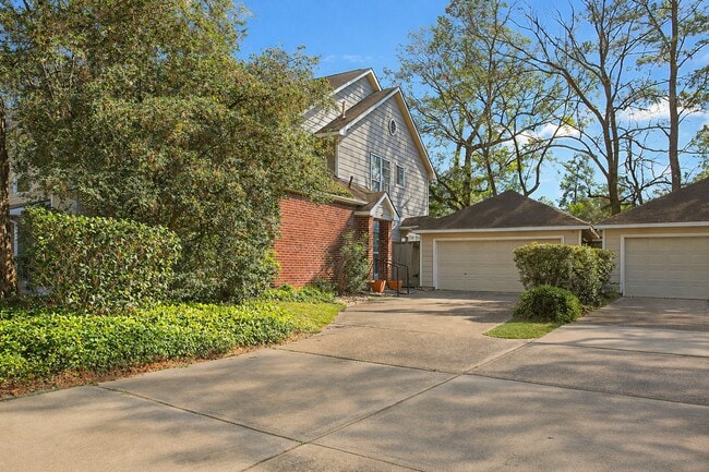 property at 15 S Avonlea Cir