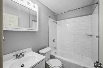 2720 Rosalyn Ct in New Hope, MN - Building Photo - Building Photo
