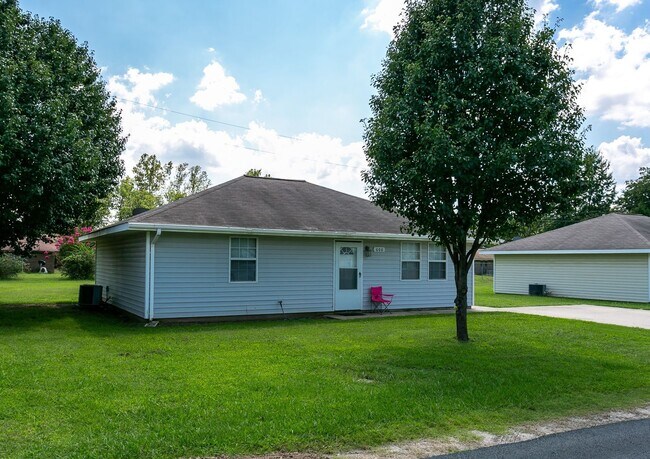 606 W Johnson St in Stilwell, OK - Foto de edificio - Building Photo