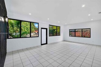 524 NE 160th Terrace in Miami, FL - Building Photo - Building Photo