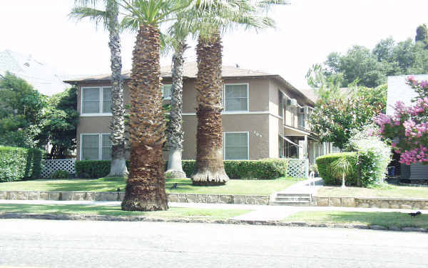 205 W Fern Ave in Redlands, CA - Building Photo