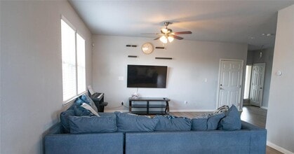 160 Shearwater Ln in Leander, TX - Building Photo - Building Photo
