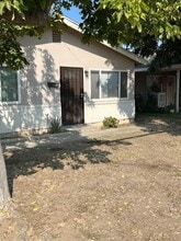 310 W Sweet Ave in Visalia, CA - Building Photo - Building Photo