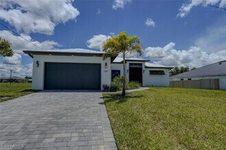 1227 NW 40th Pl in Cape Coral, FL - Building Photo - Building Photo