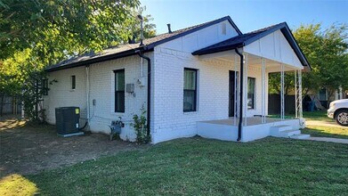 623 S Ruddell St in Denton, TX - Building Photo - Building Photo