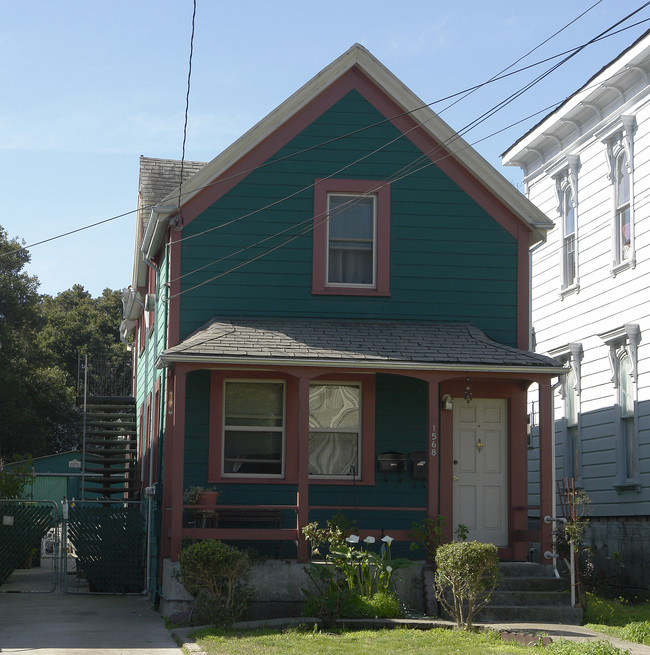 1568 Pacific Ave in Alameda, CA - Foto de edificio - Building Photo