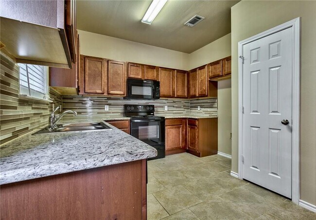 704 E College Ave in Princeton, TX - Building Photo - Building Photo