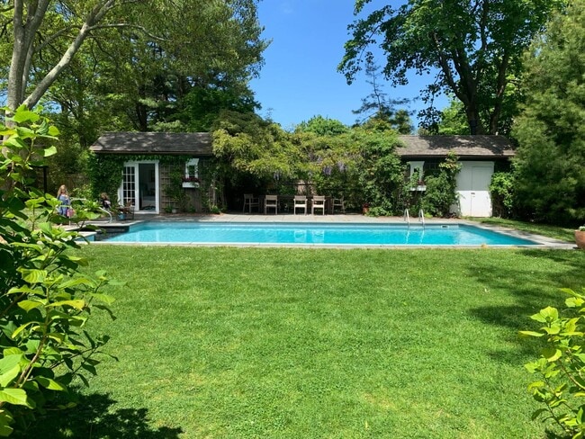 81 Hampton St in Sag Harbor, NY - Building Photo - Building Photo