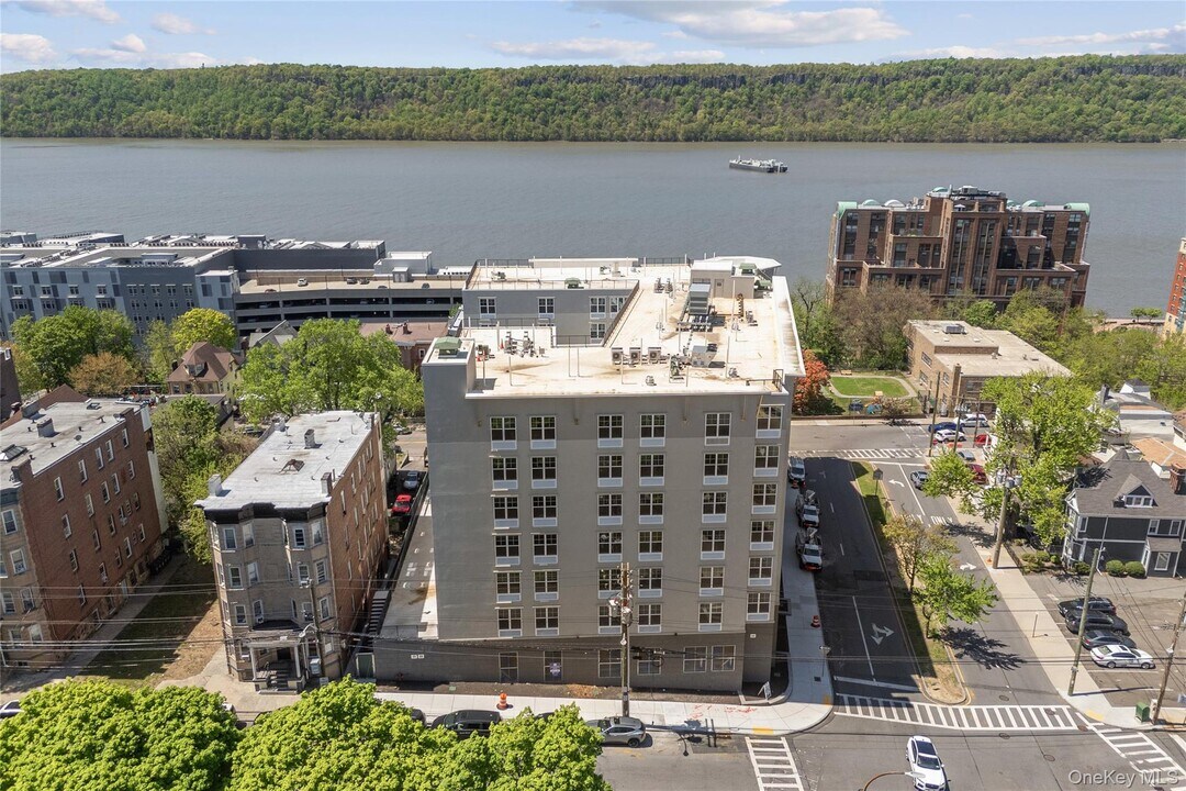 56 Prospect St in Yonkers, NY - Building Photo