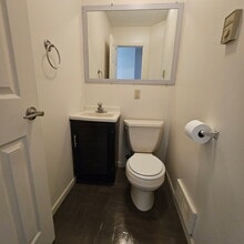 672 Crowley Rd in Farmington, NY - Foto de edificio - Building Photo