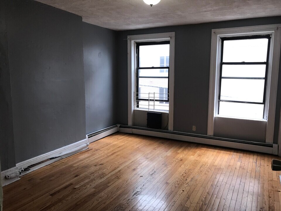16 Westervelt Pl in Jersey City, NJ - Foto de edificio