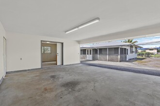 605 Kalanikoa St in Hilo, HI - Building Photo - Interior Photo