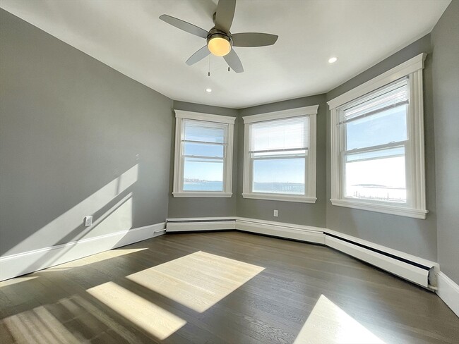 11 Woodside Park, Unit #2 in Winthrop, MA - Foto de edificio - Building Photo