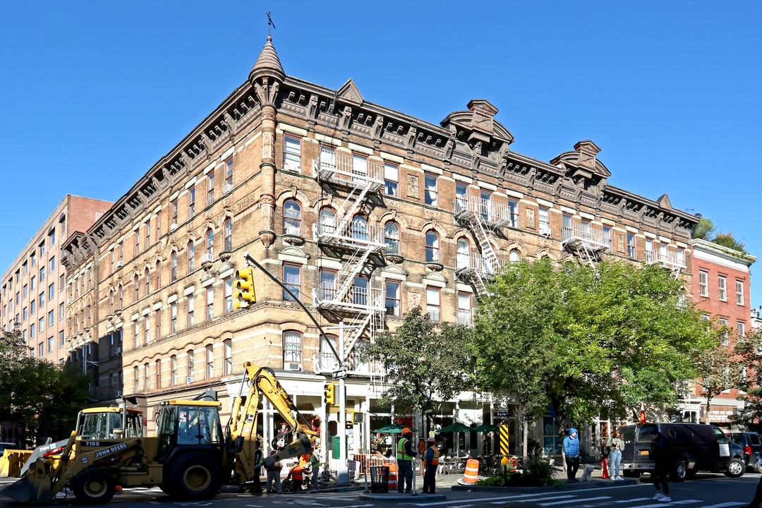 519-525 Hudson St in New York, NY - Foto de edificio