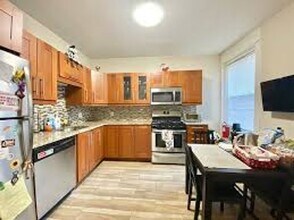 170 Thorndike St in Brookline, MA - Building Photo - Building Photo