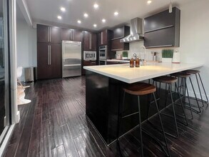 3319 Wrightwood Dr in Studio City, CA - Foto de edificio - Building Photo
