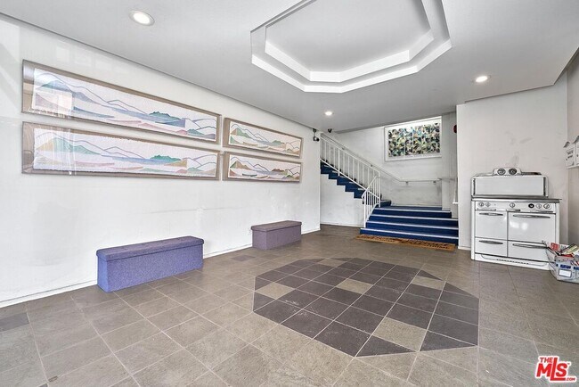 326 S Manhattan Pl in Los Angeles, CA - Building Photo - Building Photo