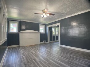 1800 W Fredonia Ave in Peoria, IL - Building Photo - Building Photo