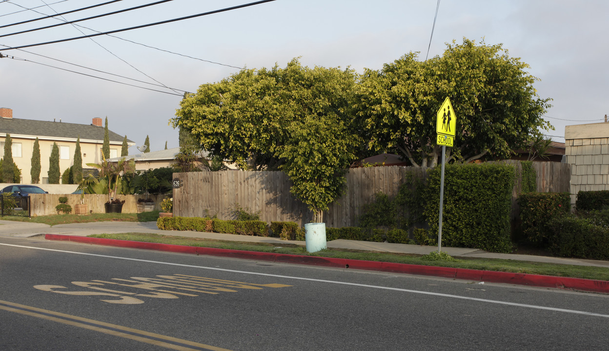 526 Hamilton St in Costa Mesa, CA - Foto de edificio