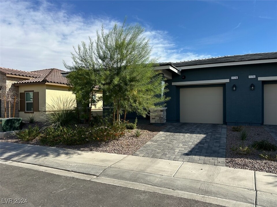 1178 Desert Lark St in Henderson, NV - Foto de edificio