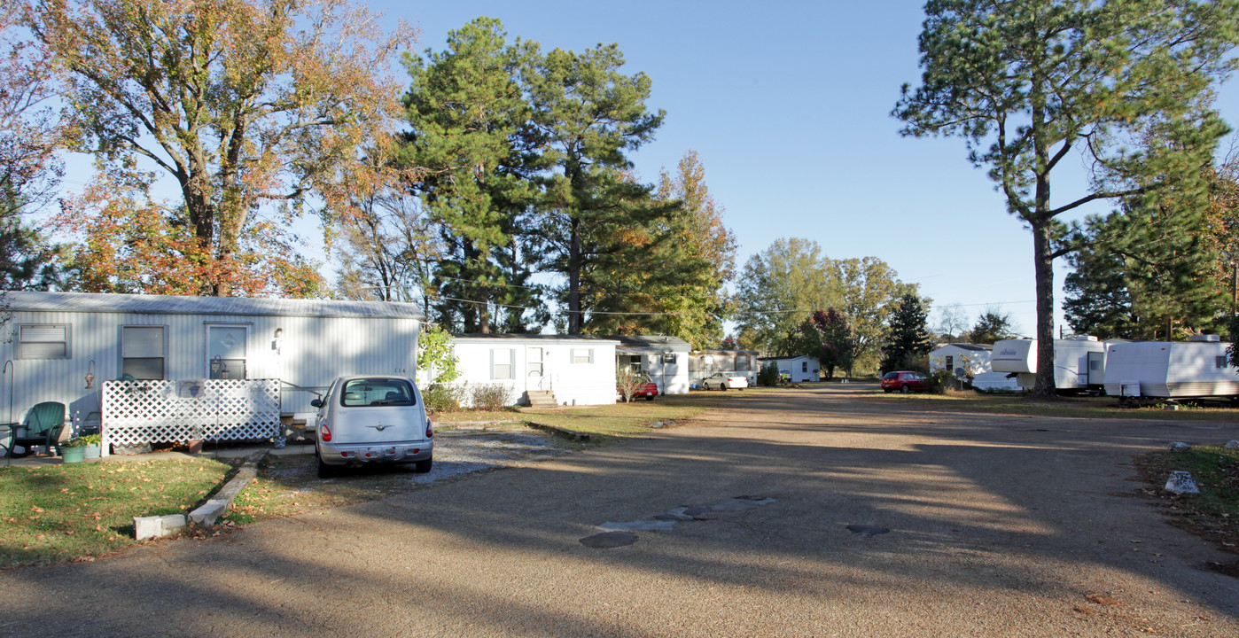 Cleveland Mobile Home Park in Richland, MS - Building Photo