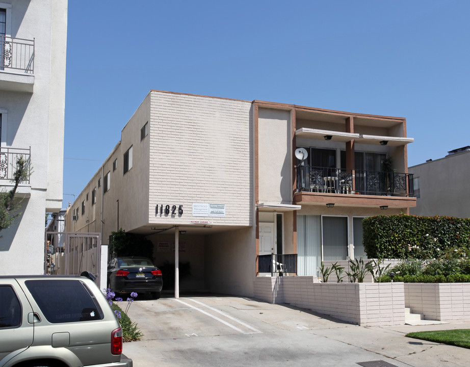 11825 Goshen Ave in Los Angeles, CA - Building Photo