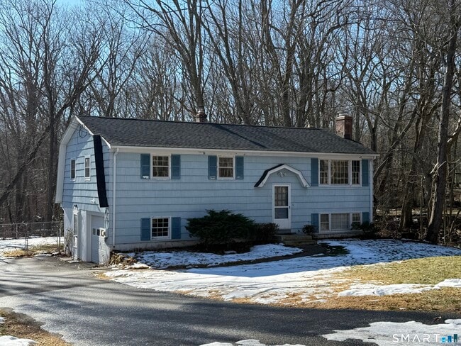 821 Long Cove Rd in Ledyard, CT - Building Photo - Building Photo