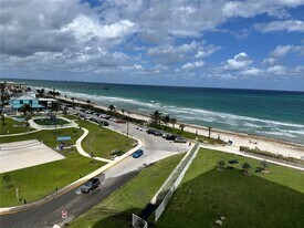 6051 N Ocean Dr in Hollywood, FL - Building Photo