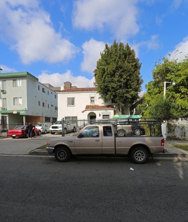 835 S Kenmore Ave in Los Angeles, CA - Building Photo - Building Photo