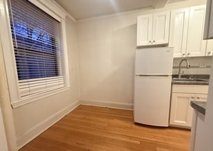 394 Riverway, Unit 10 in Boston, MA - Building Photo - Building Photo