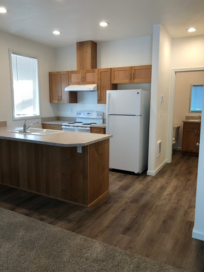 1850 High St, Unit C in Eugene, OR - Building Photo - Building Photo