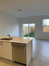 16271 SW 292nd St in Homestead, FL - Foto de edificio - Building Photo