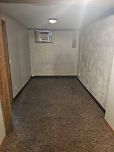 610 Mill St, Unit 610 Mill St Lower in Waupaca, WI - Foto de edificio - Building Photo