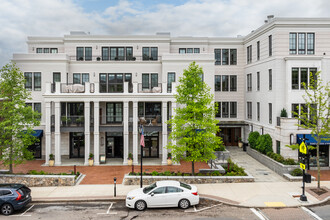 Belclare Wellesley in Wellesley, MA - Foto de edificio - Building Photo