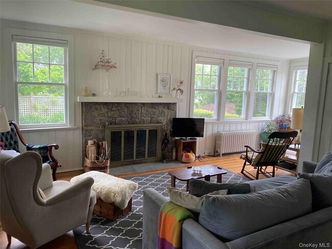 161 W 15th Ave in Sea Cliff, NY - Building Photo - Building Photo