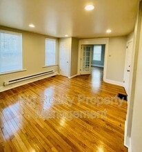 235 E Main St in Lansdale, PA - Foto de edificio - Building Photo