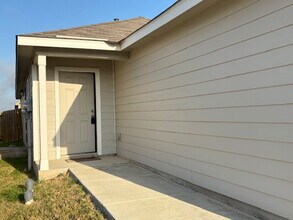 7907 Serro Medina in San Antonio, TX - Building Photo - Building Photo