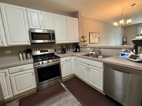 2427 Golf Ridge Cir in Naperville, IL - Building Photo - Building Photo
