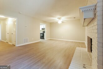 8071 Creekstone Way in Riverdale, GA - Building Photo - Building Photo
