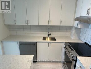 9000 Jane St in Vaughan, ON - Building Photo - Building Photo