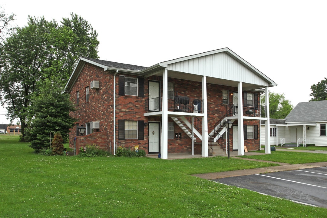 200 Brooks Ave in Clarksville, IN - Building Photo