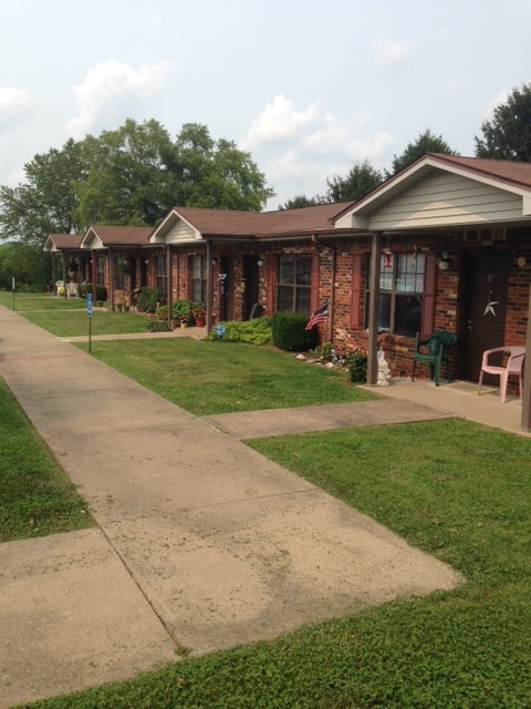 Larue Trace in Hodgenville, KY - Building Photo